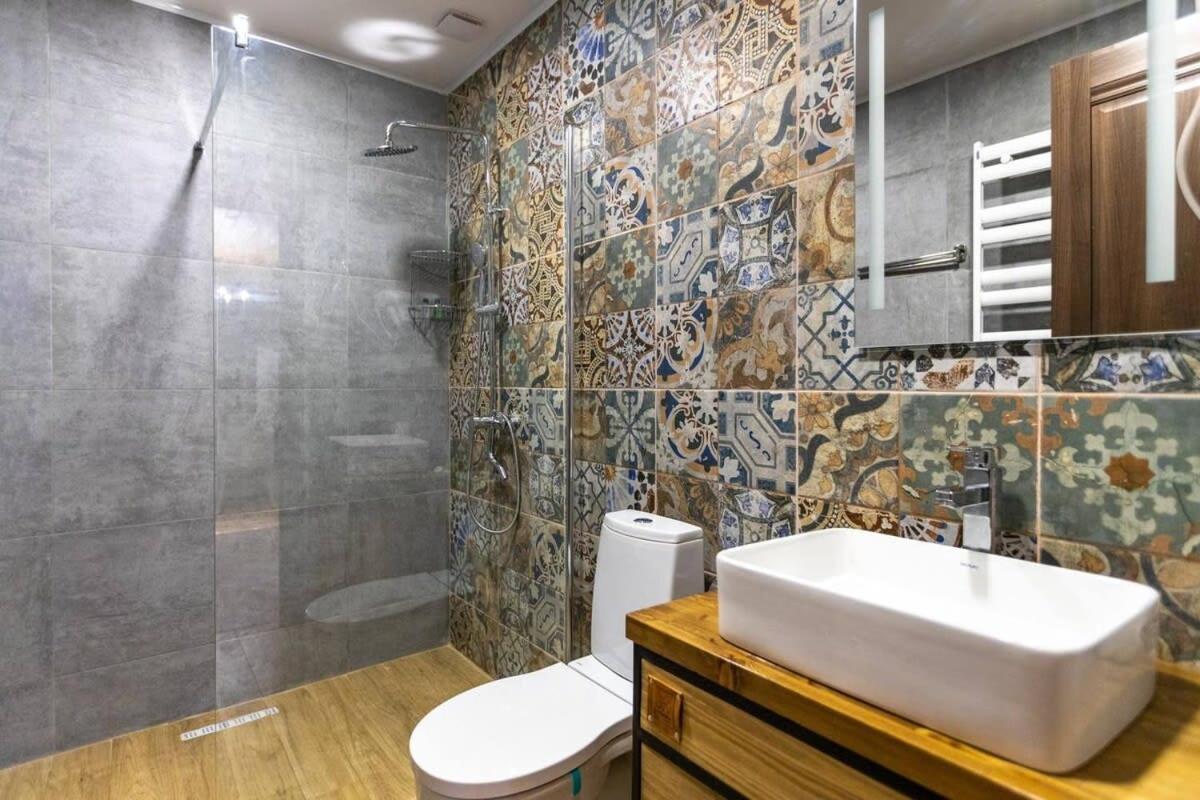 3Br Apt W Huge Terrace & Magnificent Views Tbilisi Zewnętrze zdjęcie